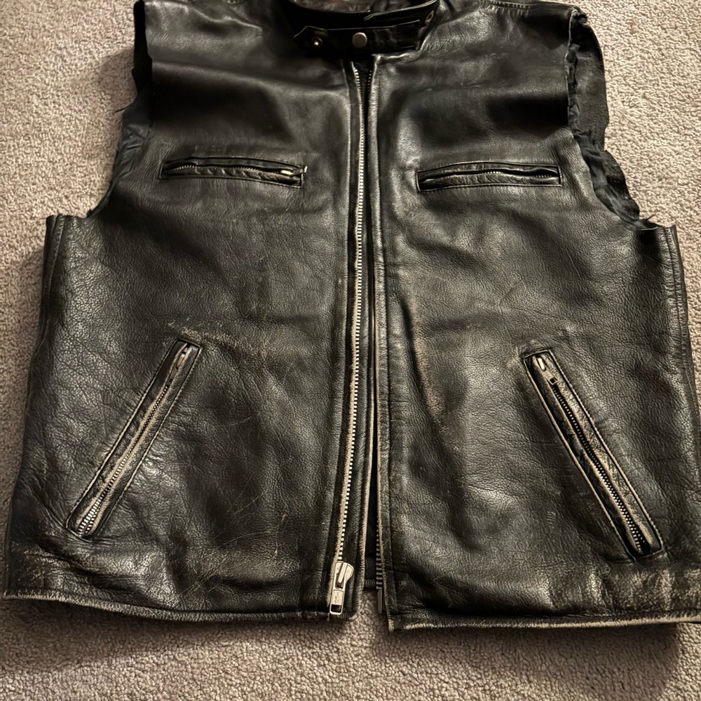 Stylish Black Leather Vest with Zipper Pockets